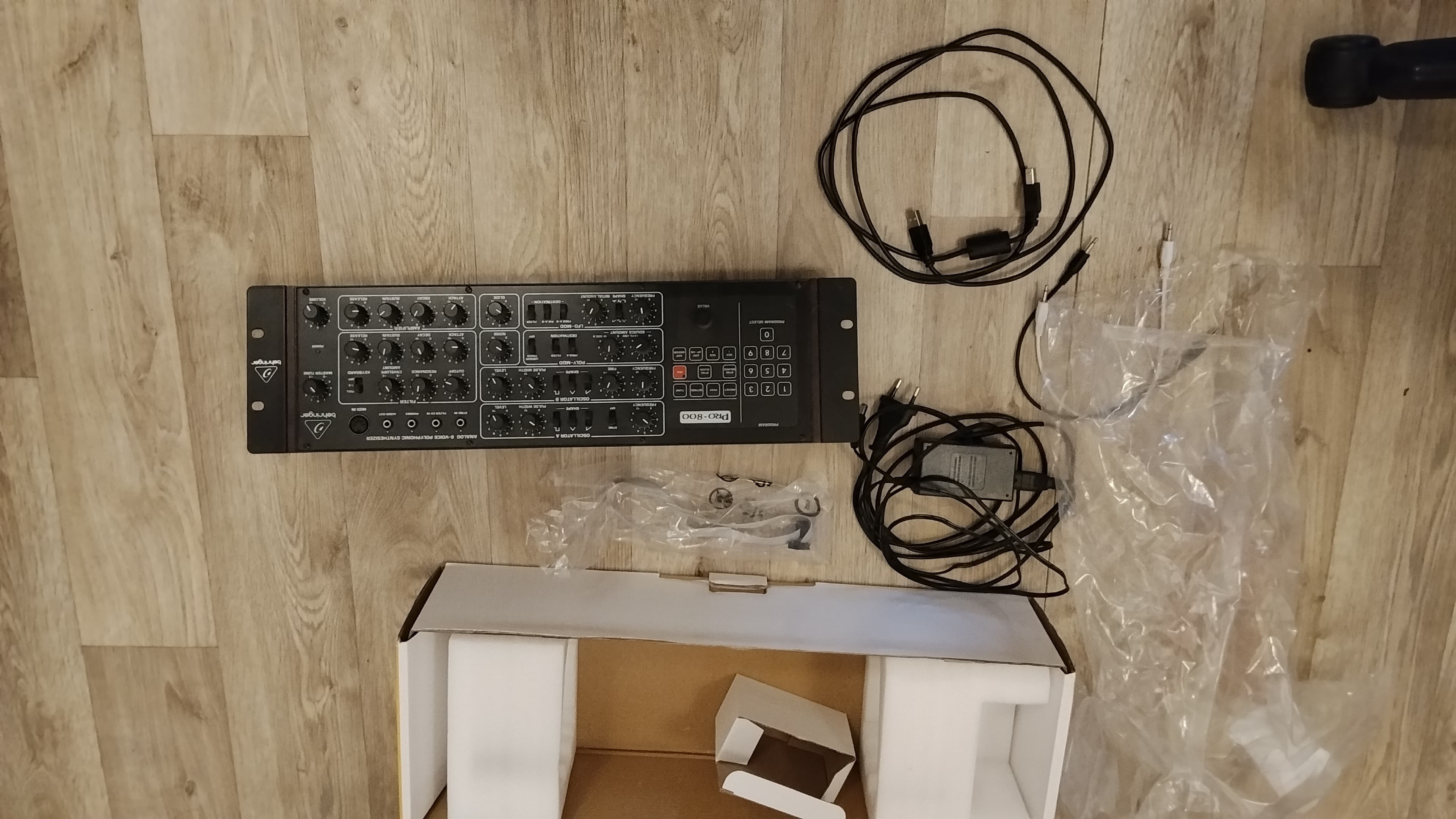 vends Behringer pro 800