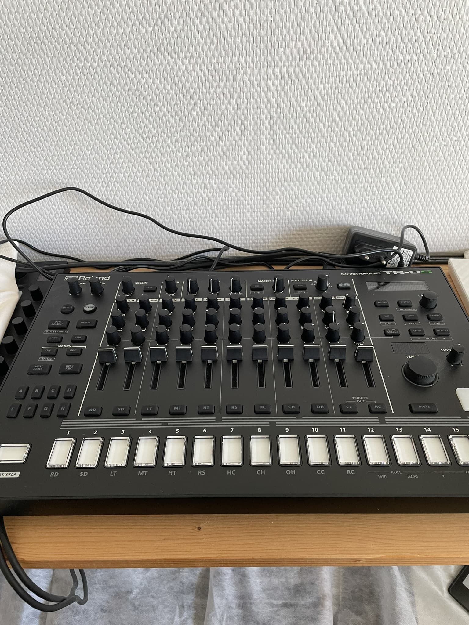 Vends Roland TR-8S