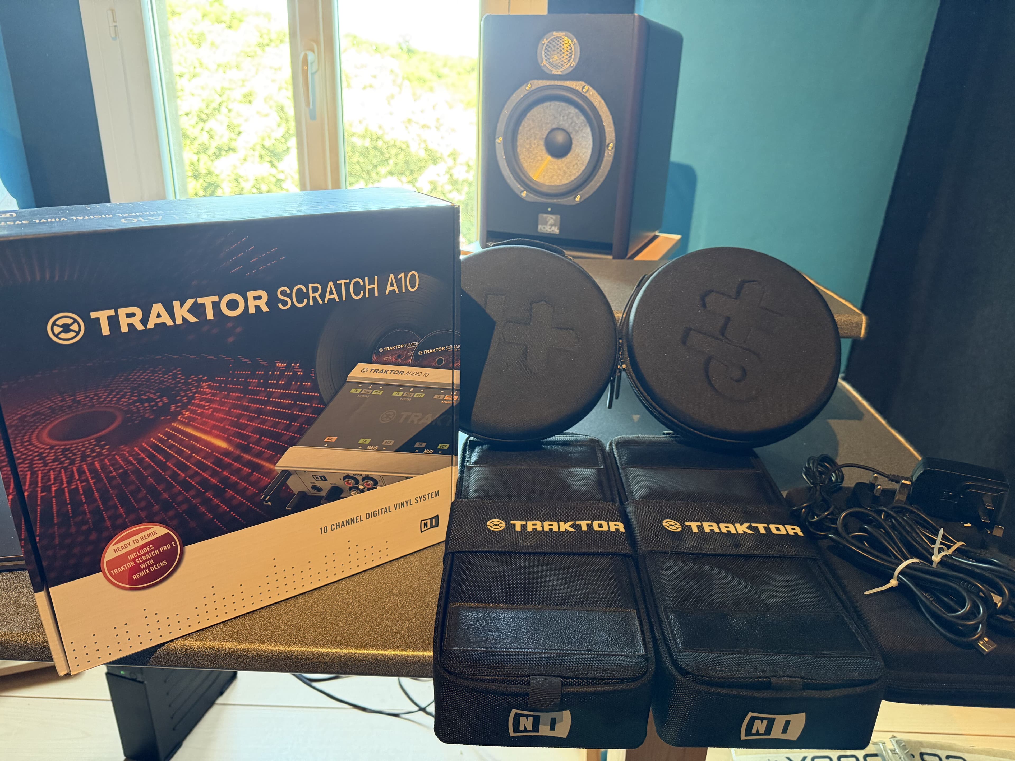 Pack Traktor Scratch A10 + 2 Kontrol X1 MK1 + Oyaide + DVS + housses occasion
