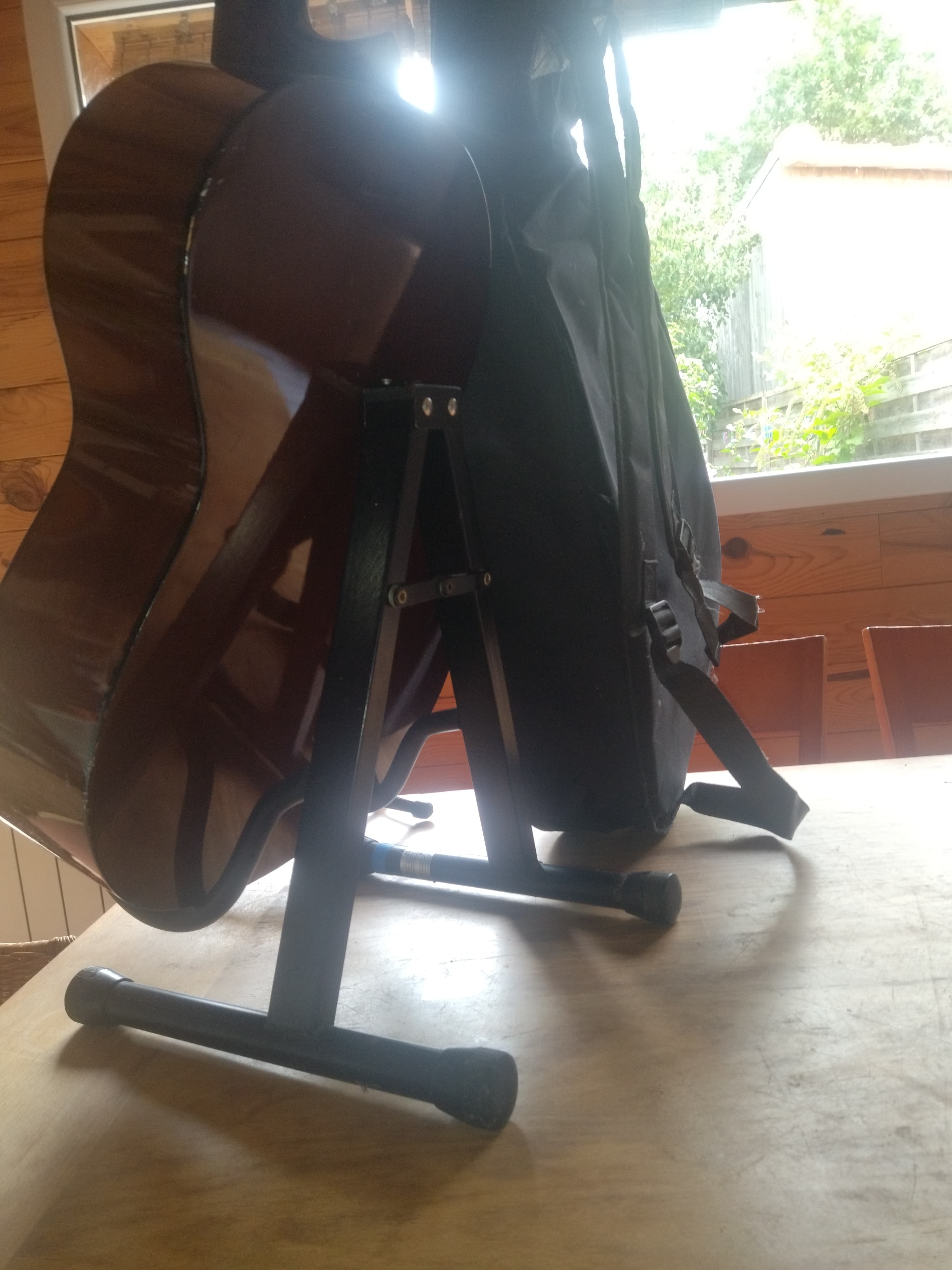 Vends guitare Classique Yamaha et accessoires