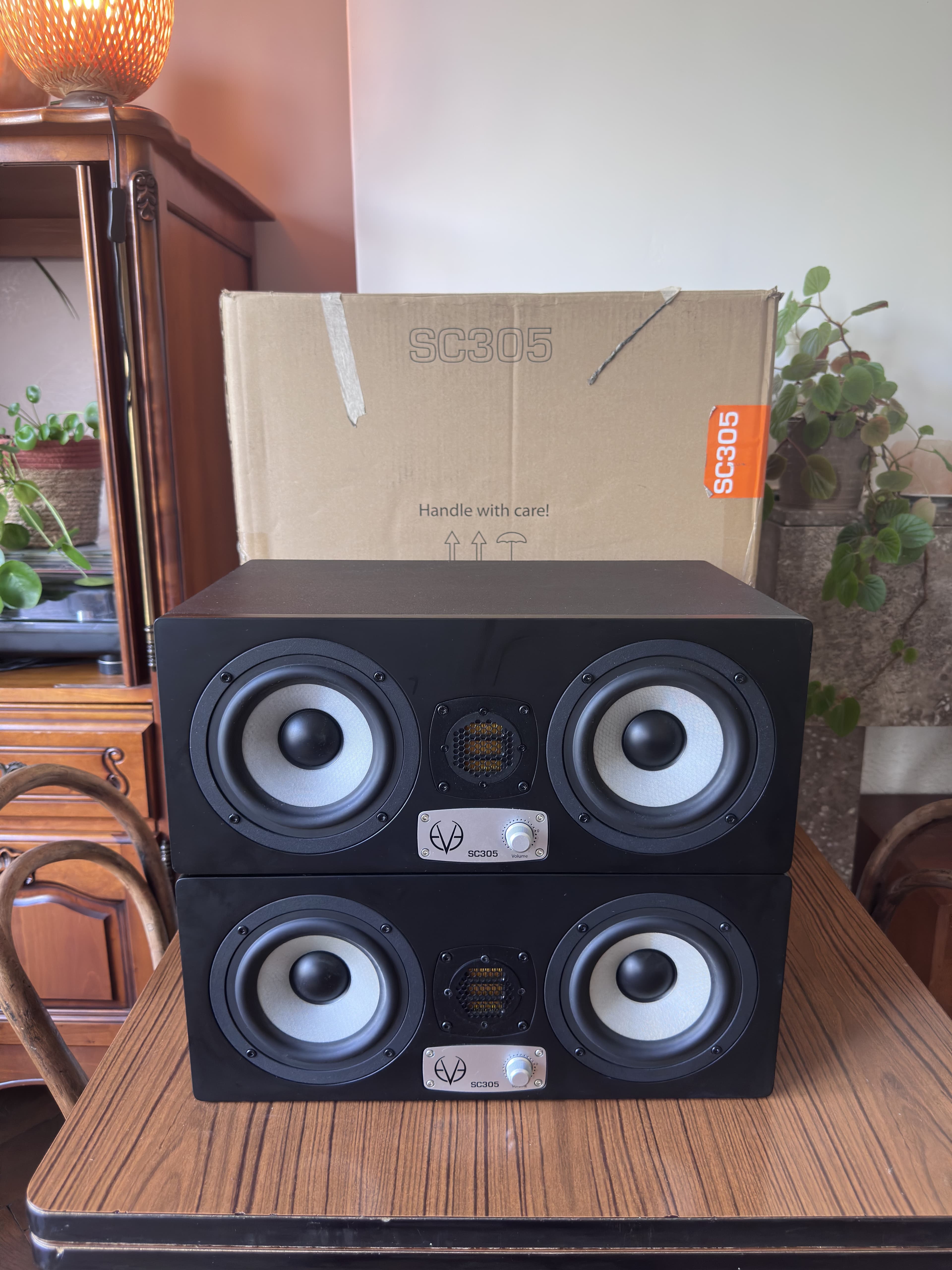 Paire d'enceintes Eve Audio SC 305