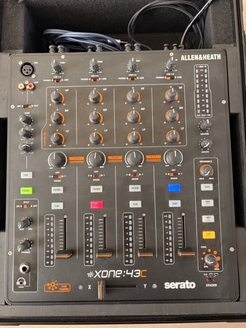 Vends Table de mixage Allen & Heath 43C + flight case Zomo dédié ; comme neufs