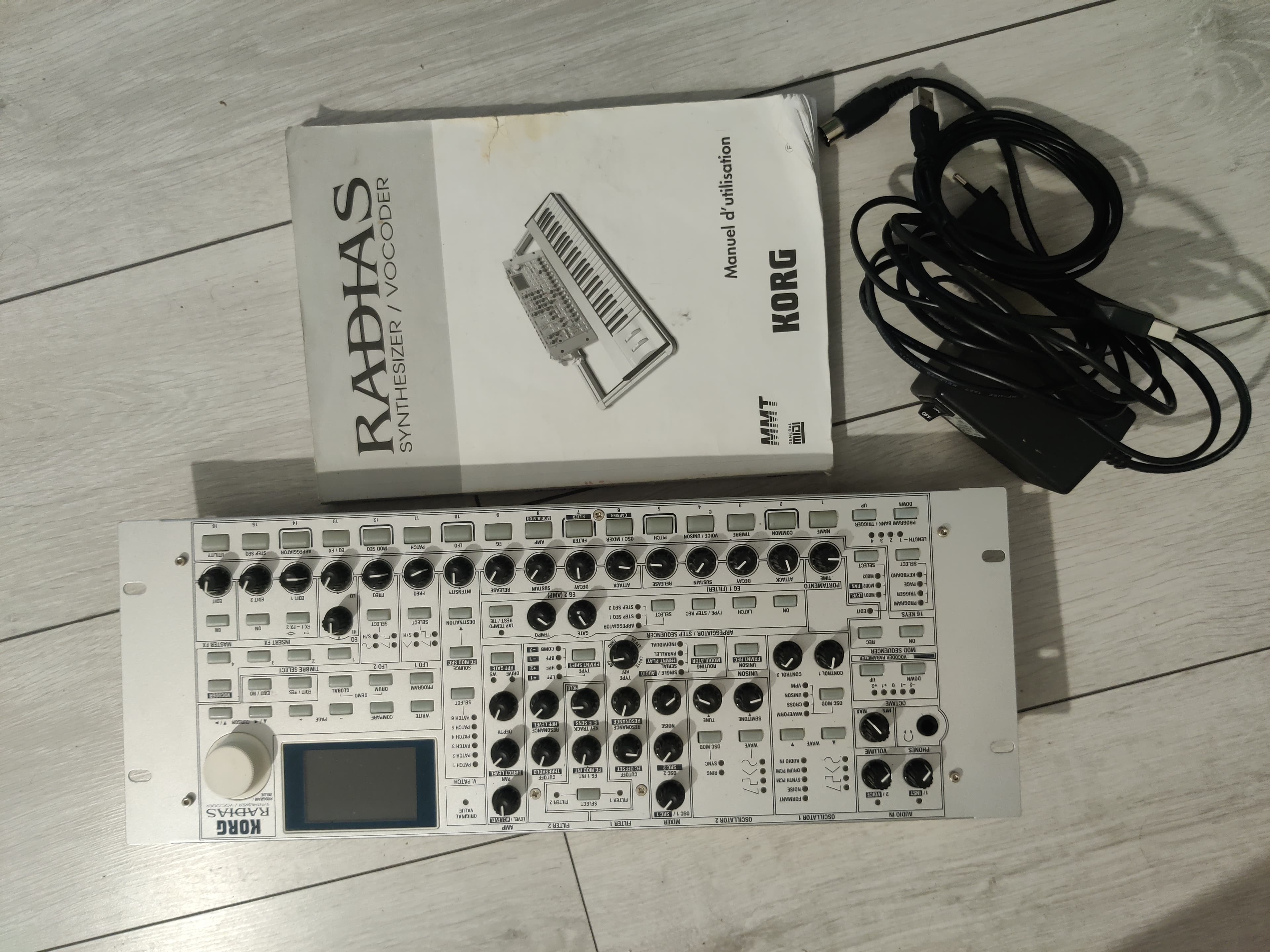 Vends KORG Radias-R
