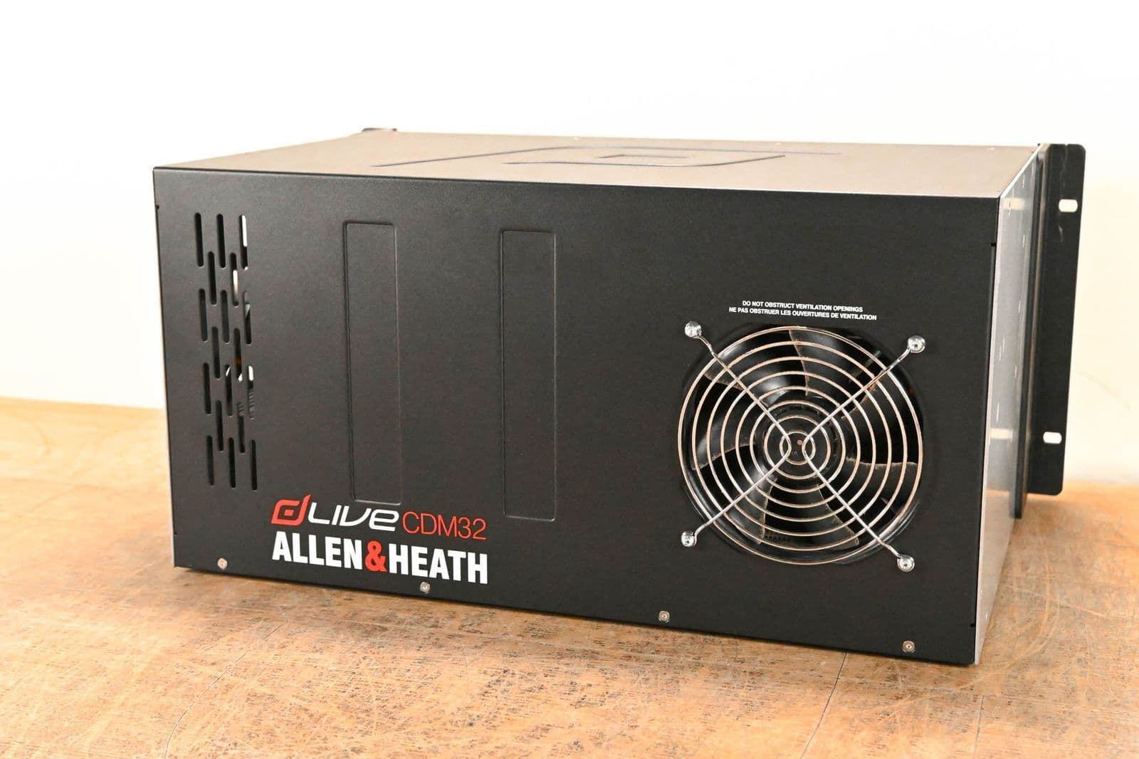 À VENDRE : Allen & Heath dLive CDM32 – Console de mixage numérique