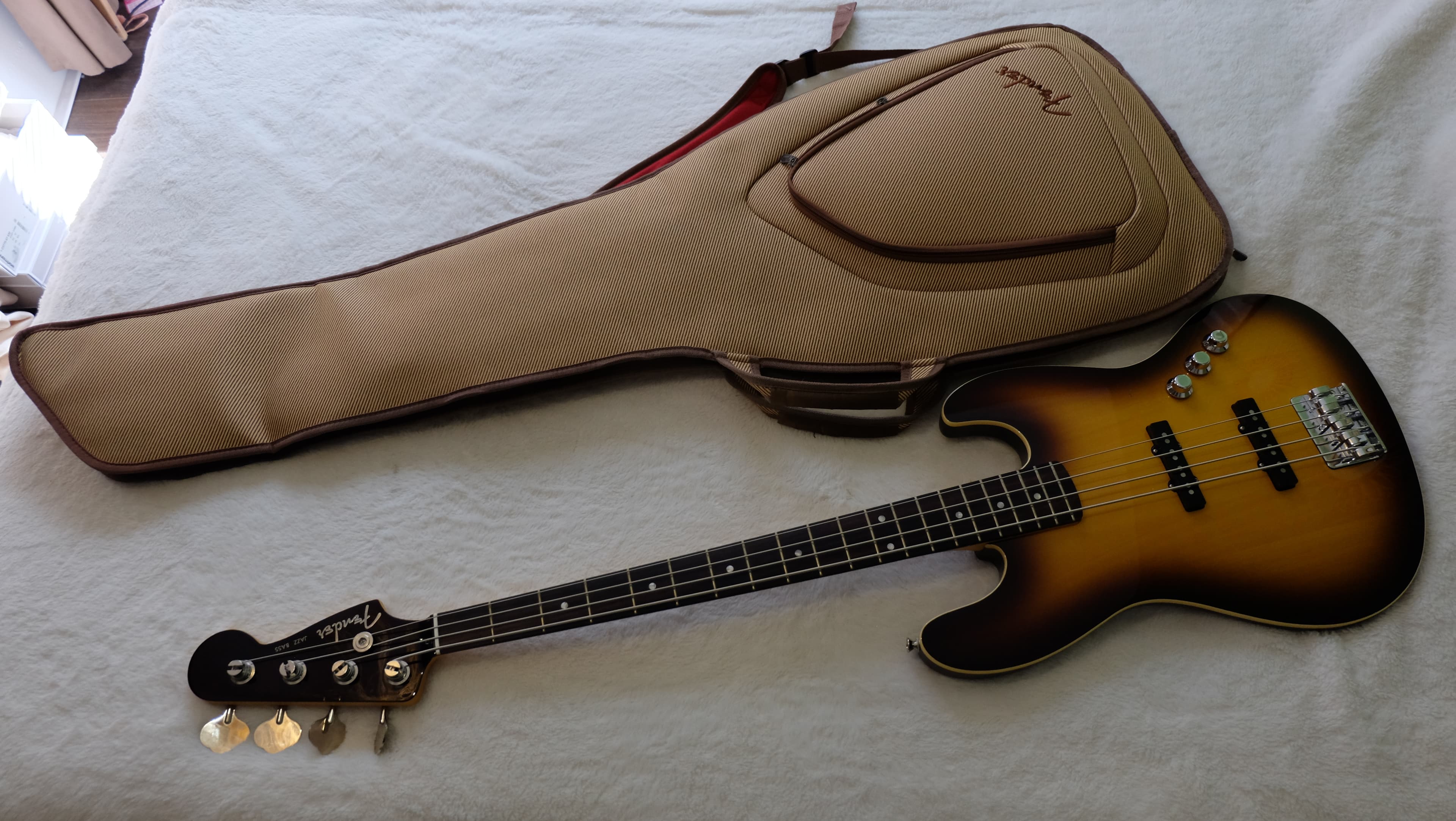 Vends Fender Jazz Bass Aérodyne