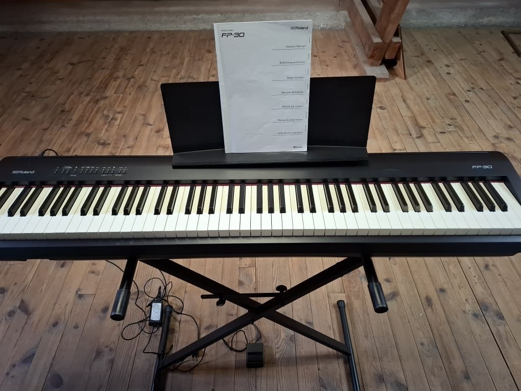 Pack Premium Piano Roland FP-30 + Banc K&M 13900 + Accessoires (TBE)