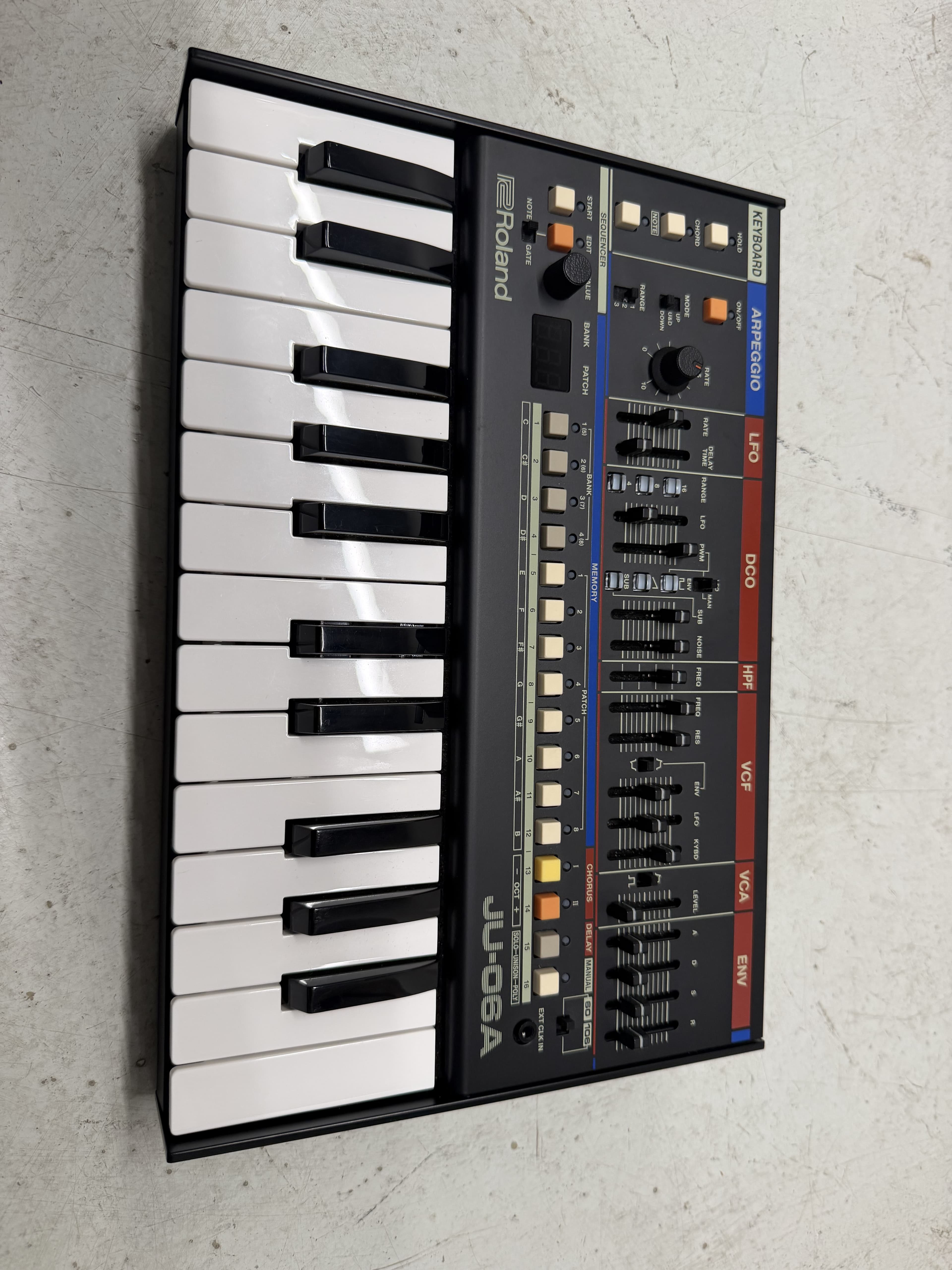 vends Roland JU-6A