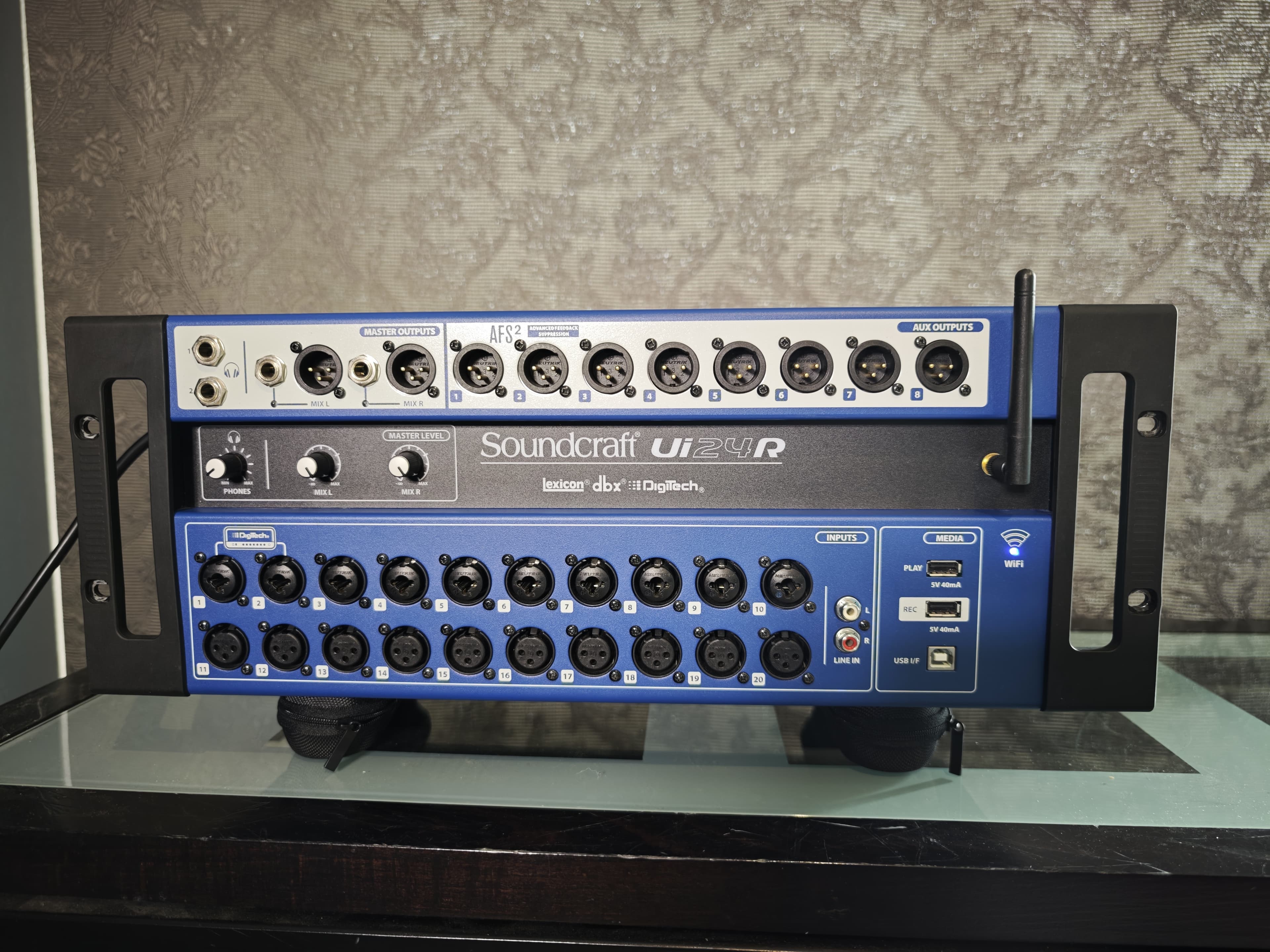 Vends Soundcraft Ui24R + rack 6U