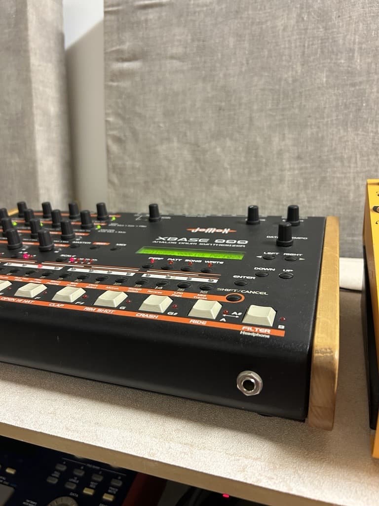 Vends JOMOX XBASE 999