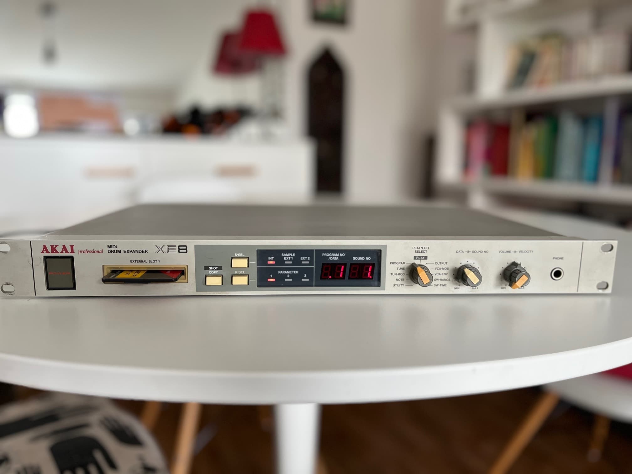 VENDS AKAI XE8 TBE