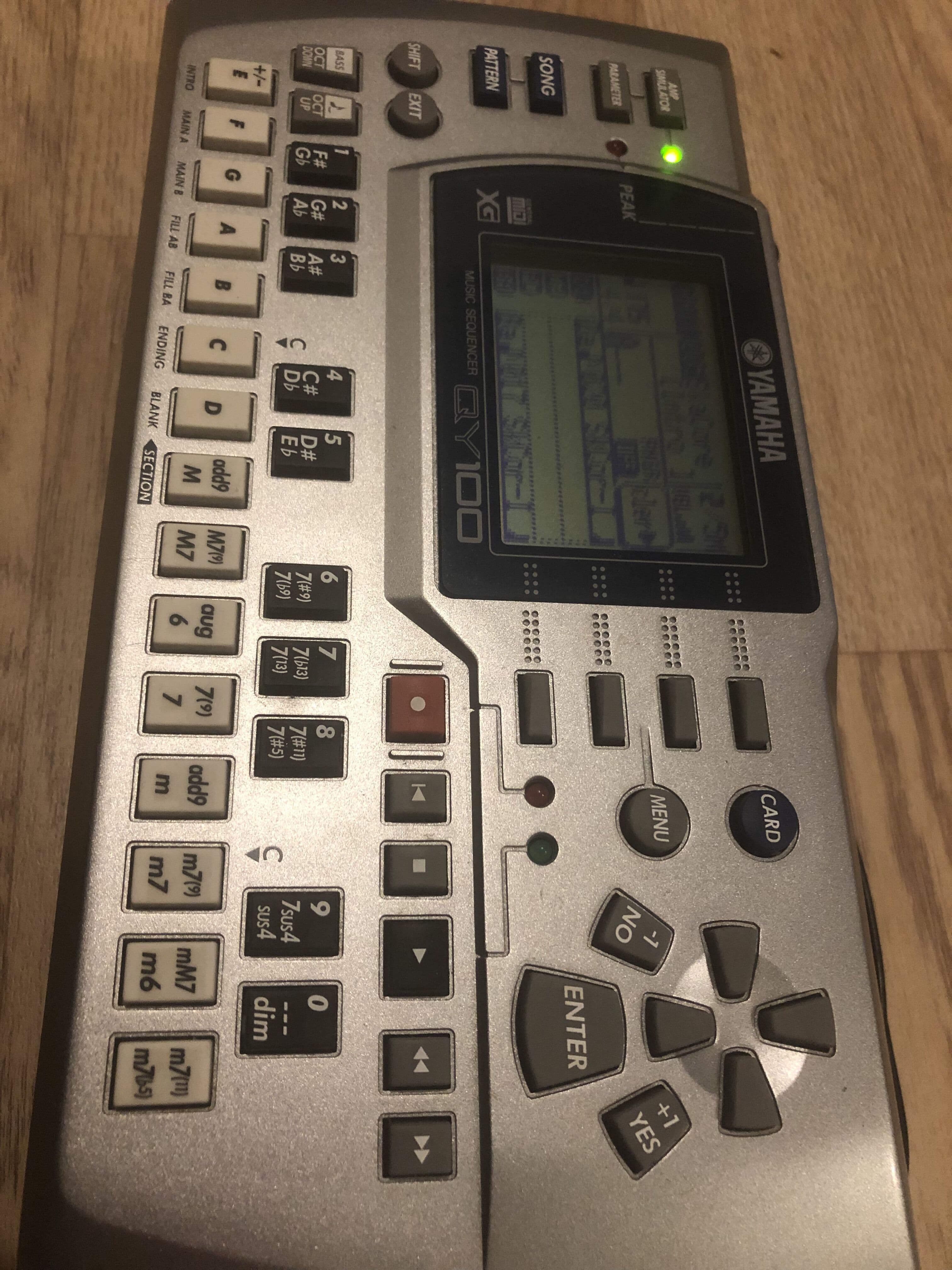 Vends Séquenceur QY100