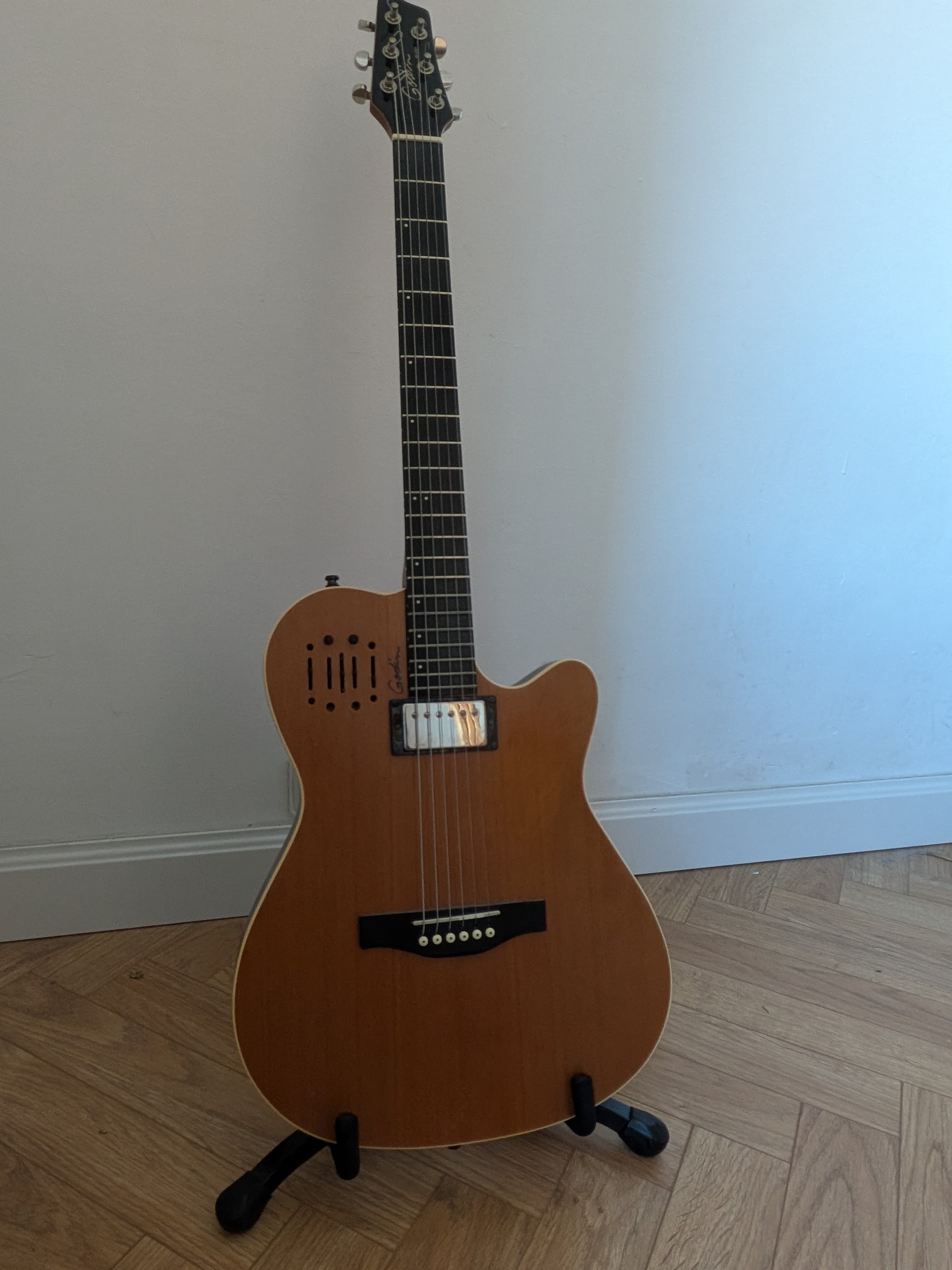 Godin A6 Ultra électro-acoustique + housse