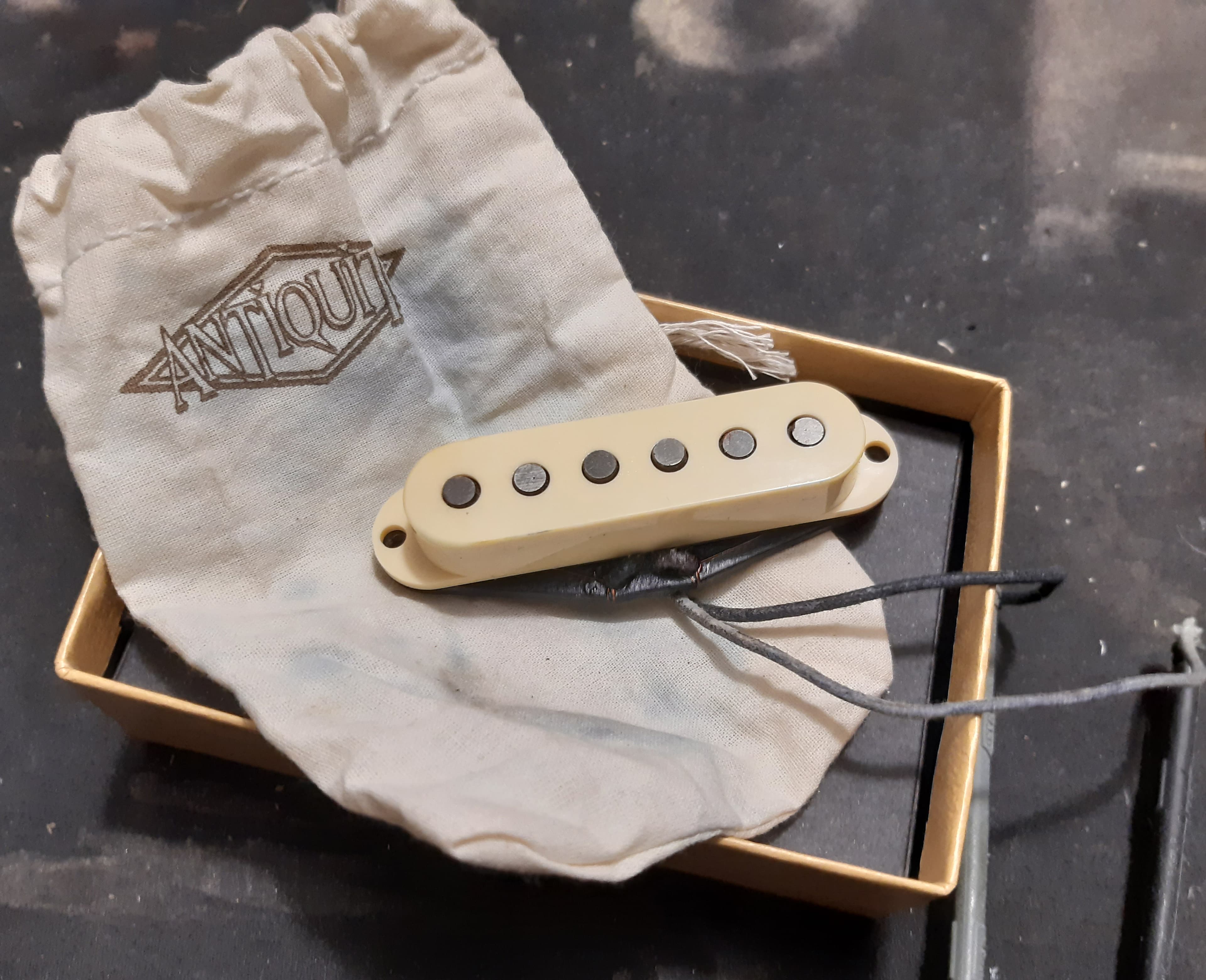 Micro Strat Seymour Duncan Antiquity Custom Bridge