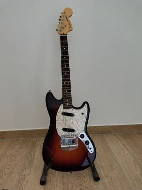 FENDER AMERICAN PERFORMER MUSTANG 3 COLOR SUNBURST