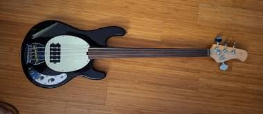 Basso copia Sting Ray fretless vendo