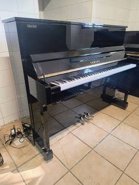 Pianoforte Yamaha YM5 (tipo U1) con silent SH3 ultimo modello con trasporto