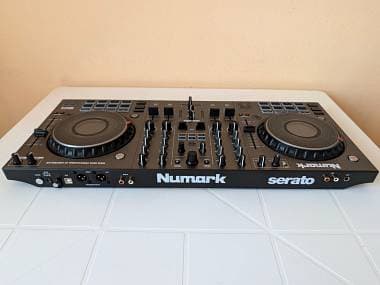 Numark NS4FX 4 Canali + Custodia Rigida UDG