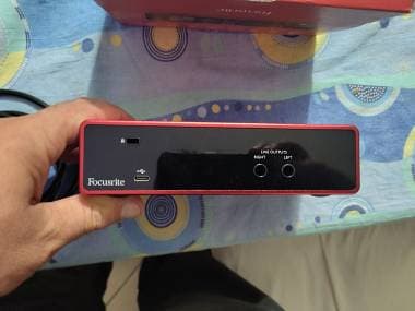 Focusrite scarlet 2i2