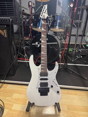 Ibanez RG450DXB con emg 81