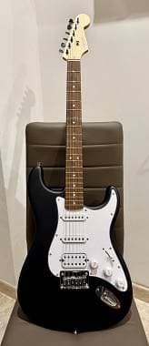 Squier by Fender Debut Series HSS HT Stratocaster