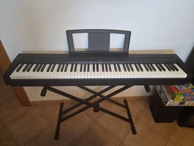 Yamaha Digital Piano P-35, insieme a supporto e custodia - Ottime condizioni