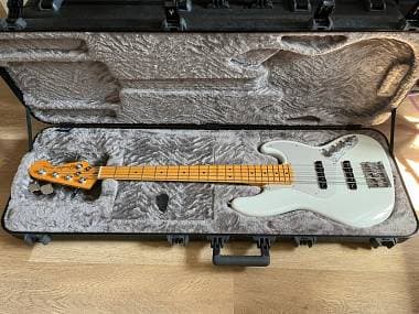 Fender Am Ultra II J Bass V MN AVL