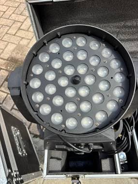 2 teste mobili LED wash 36x18W con flight case