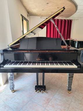 Pianoforte Yamaha C3 ex demo con trasporto e panca inclusi
