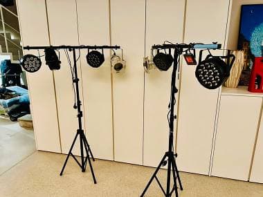 Set Luci Palco: 2 stativi + 8 fari/effetti - ideale per band, dj, feste, eventi
