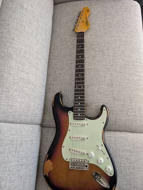 Vintage V6 icon distressed