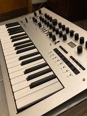 Korg Minilogue - synth polifonico