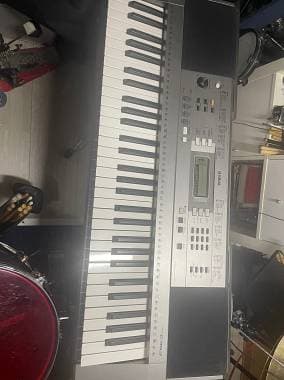 Yamaha PSR E353