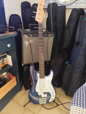Squier by Fender Precision Bass tipo Elite II attivo