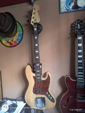 jazz bass in ottime condizioni d'uso, vendo per cambio strumento.