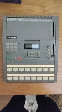 Vendo drum machine Alesis H16 anni 80 funzionante con caricatore