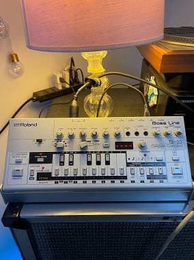 Roland TB 03 bassline