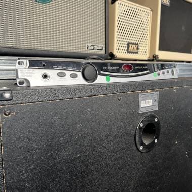 BEHRINGER - BTR 2000 RACK TUNER