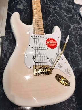 Fender stratocaster deluxe japan