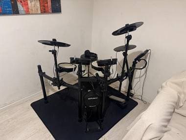 Roland TD-07 KV + Pedale Tama + Sgabello + Cuffie + Tappetino