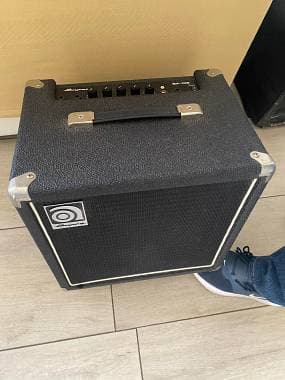 Amplificatore per basso Ampeg BA-108 (80 euro)
