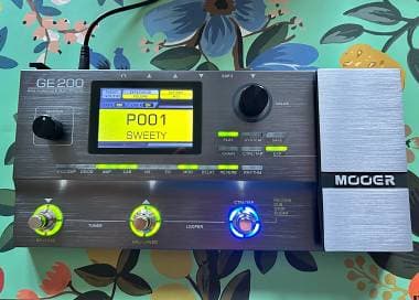 Mooer GE 200 - spedizione inclusa