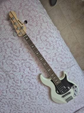 Yamaha BB425X Vintage White