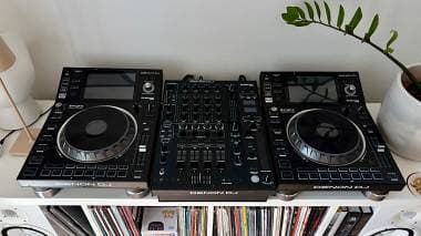 Denon DJ SC5000 + Mixer X1800
