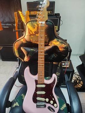 STRATOCASTER ASSEMBLATA SHELL PINK + MANICO ACERO ROASTED