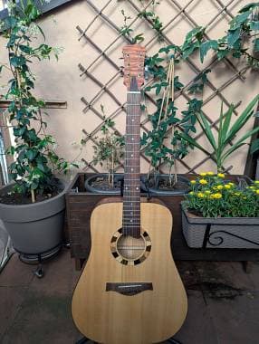 Chitarra di liuteria Dreadnaught