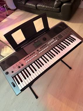 Tastiera Yamaha PSR E443