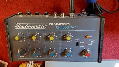 MIXER Studiomaster Diamond Compact 4-2