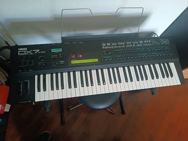 YAMAHA DX7 II FD Con Cartridge Data/ROM Originale e Custodia Rigida