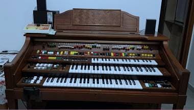Vendo Yamaha D85.