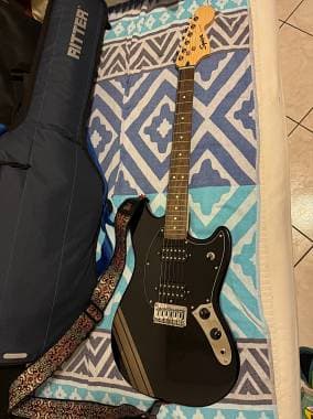 Squier Mustang Bullet HH shoreline gold